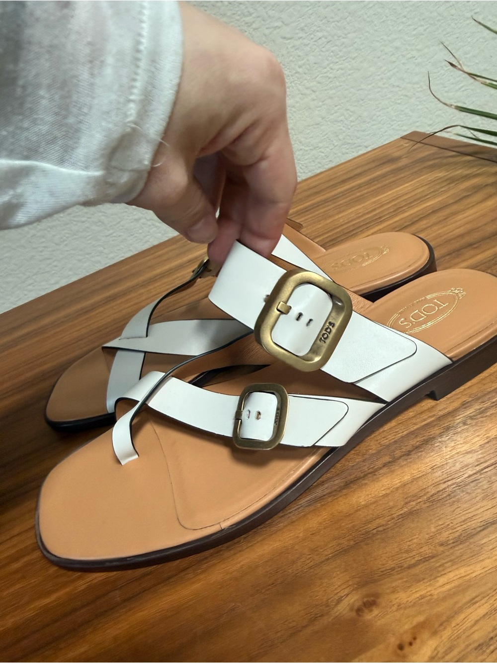 Tod's White Leather Buckle Toe-Loop Slide Sandals